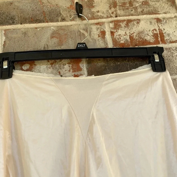 Henson Cream Vintage A-line Lace Trimmed Full Circle Midi Slip - Picture 2 of 8